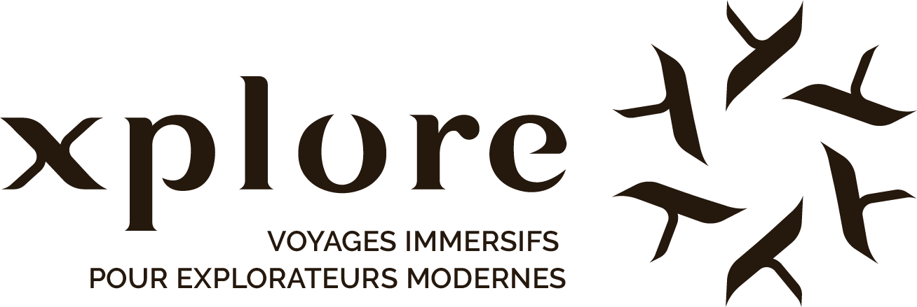 Logo horizontal avec baseline pour Xplore pour l'identité visuelle pour agence de voyages